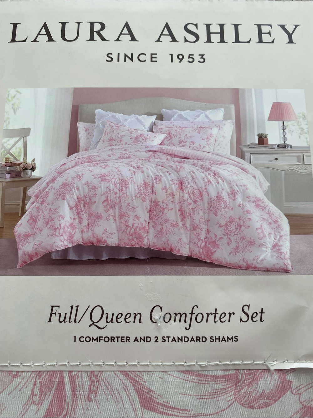 Laura Ashley Full/Queen Comforter Set 3 piece 1 comforter 2 pillow Shams